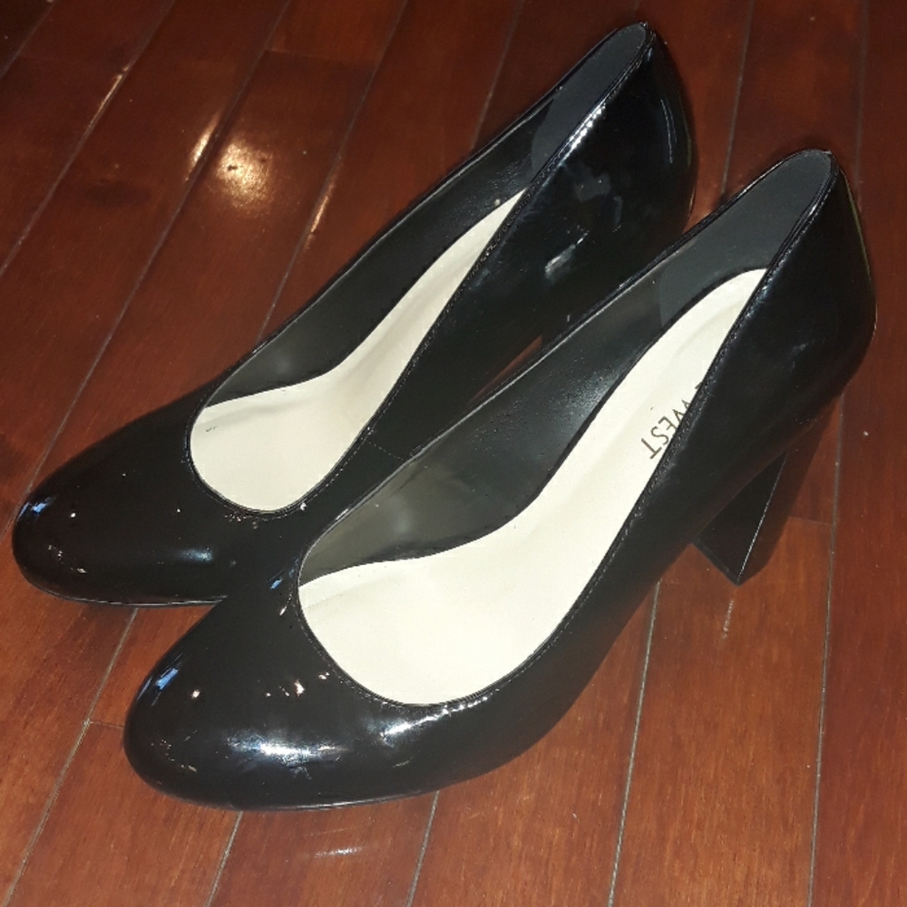 Nine West Black Patent Pumps 9.5